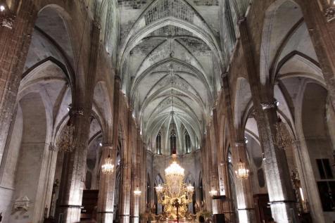 LA NUEVA ILUMINACIÓN INTERIOR DE BAJO CONSUMO DE LA IGLESIA DE SANTA EULALIA EN MALLORCA