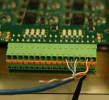 NUEVO SISTEMA INTELIGENTE DE ILUMINACIÓN LED EMPLEA CABLES DE RED EN LUGAR DE CABLEADO ELÉCTRICO, AHORRA ENERGÍA Y ADEMÁS TRANSPORTA DATOS