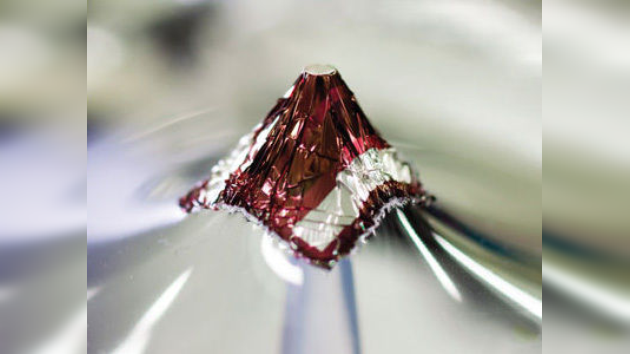 FÍSICOS CREAN UN DISPOSITIVO SOLAR DEL GROSOR DE UN CABELLO