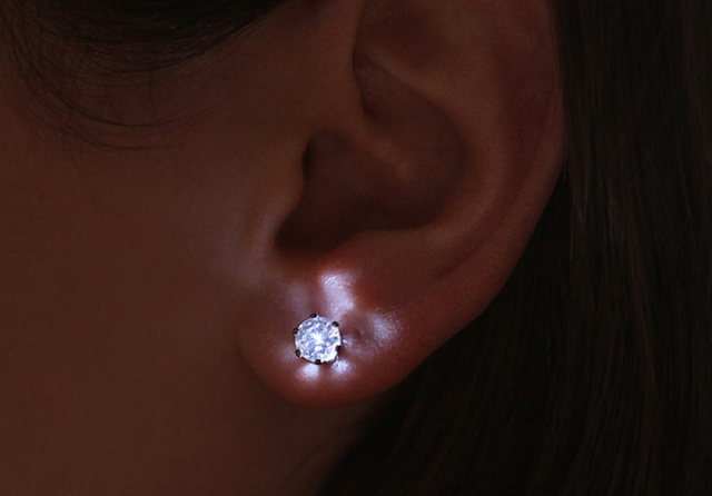 ARETES LED, LO ÚLTIMO EN LA MODA