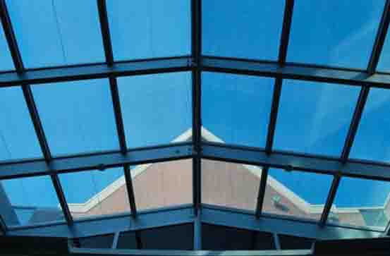 VIDRIOS TEÑIBLES ELECTRÓNICAMENTE PERMITEN ADMINISTRAR LA GANANCIA DE CALOR SOLAR