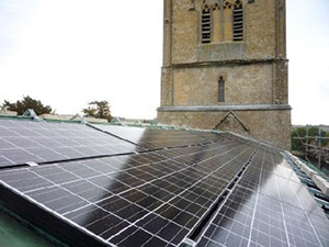 INGLATERRA - IGLESIA CON ENERGIAS 100 POR CIENTO RENOVABLES