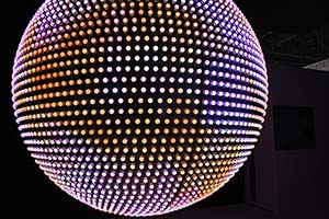 GRAN OBRA ARTÍSTICA CON ILUMINACIÓN LED