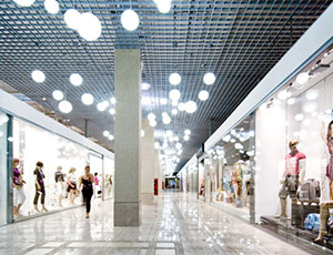 CÓMO REDUCIR EL GASTO EN ILUMINACIÓN DE UN CENTRO COMERCIAL? CON EL LED PUEDES AHORRAR EN CUALQUIER LUGAR