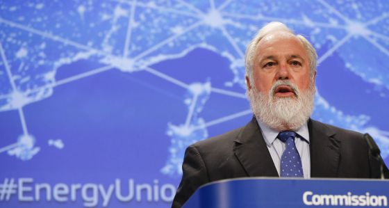 BRUSELAS LEGISLA PARA RECORTAR MÁS LAS EMISIONES DE DIÓXIDO DE CARBONO