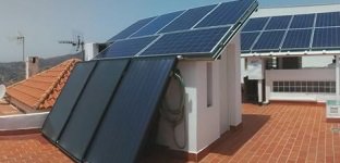 UN INGENIERO VIVE DESDE HACE UN AÑO CON ENERGÍA SOLAR Y NO PAGA RECIBOS DE LUZ - ESPAÑA -