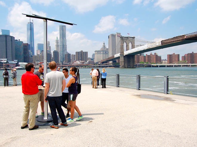 NUEVA YORK INSTALA CARGADORES SOLARES DE CELULAR EN EL ESPACIO PÚBLICO