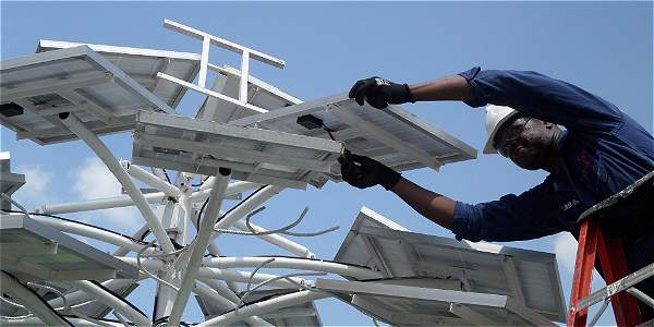 INSTALAN ARBOL SOLAR EN CENTRO COMERCIAL DEL SUR DE CALI