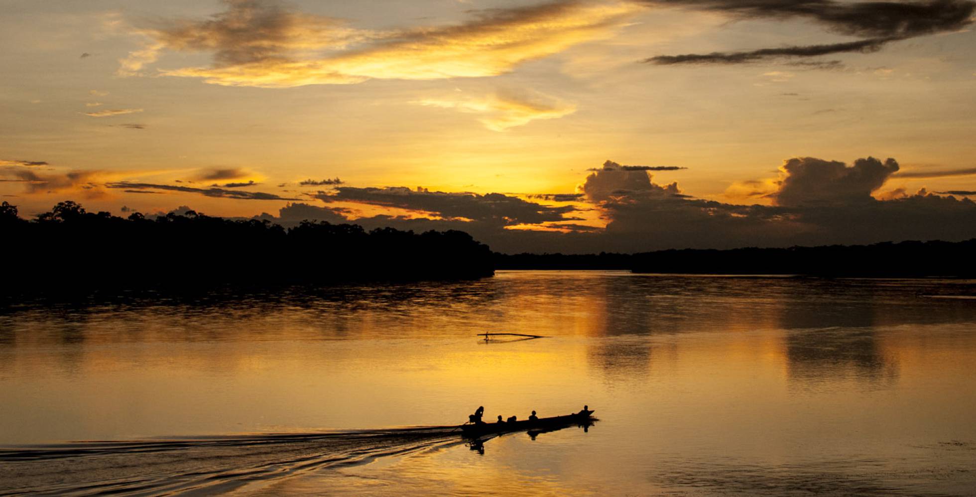 Así es la primera canoa solar del Amazonas