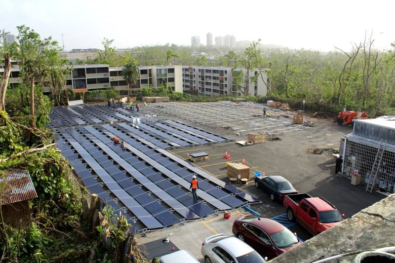 Puerto Rico: Tesla instala paneles solares en un hospital de Puerto Rico que quedó sin energía tras huracán María