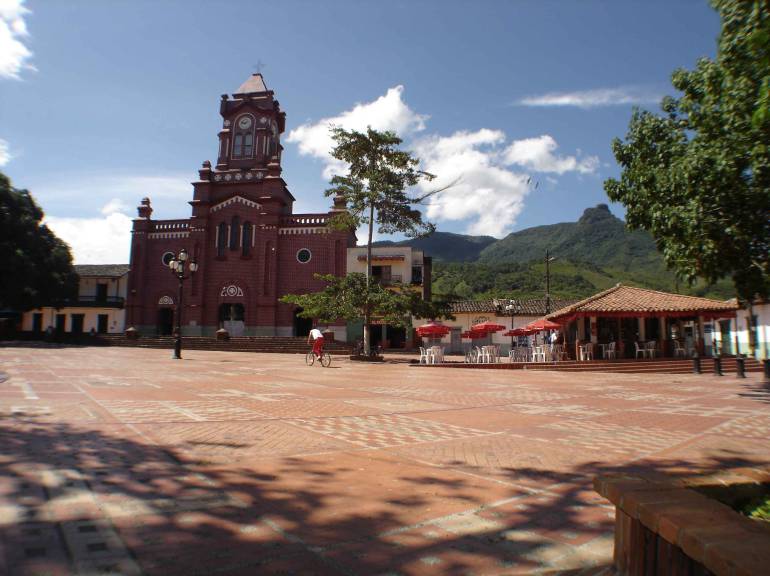 Colombia: Colegio de San Carlos, Antioquia, a punto de tener energia solar gracias a 3 alumnos