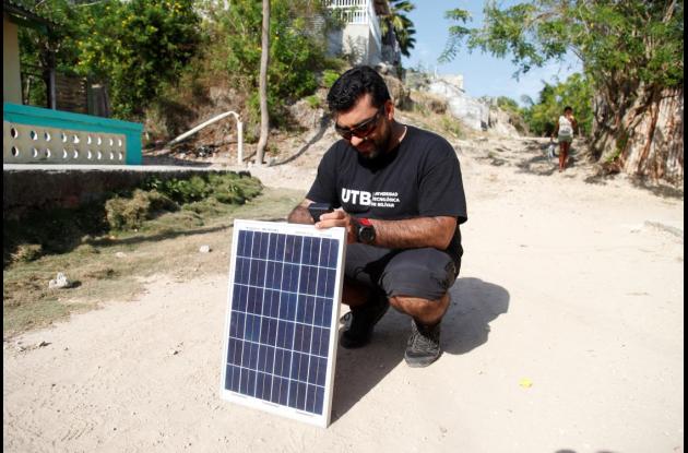 Cartegena: En Caño de Loro alumbran las calles con energia solar.