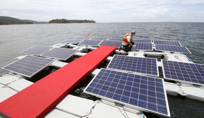 Holanda: Inician construccion de primera planta flotante de energia solar.