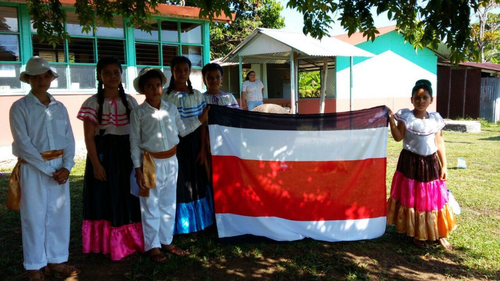 Costa Rica: Ocho escuelas rurales gozan de electricidad mediante la energia solar