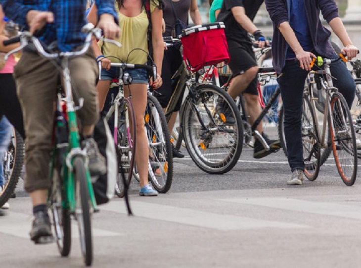 Casi un 50 por ciento de los traslados en coche se podrían hacer andando o en bicicleta