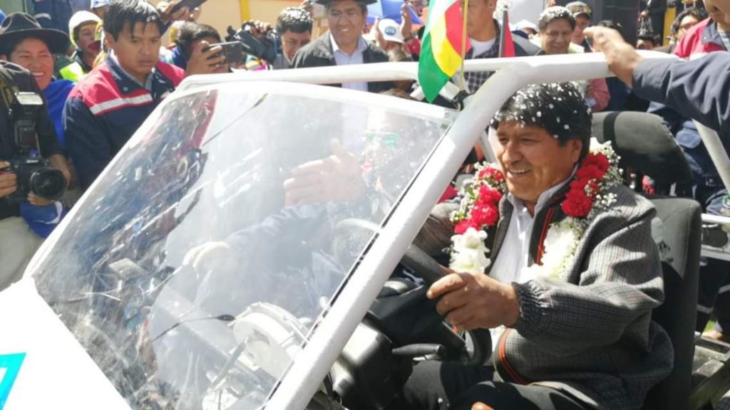 Bolivia presenta el primer vehículo eléctrico construido en el Centro Tecnológico del Litio en Potosí