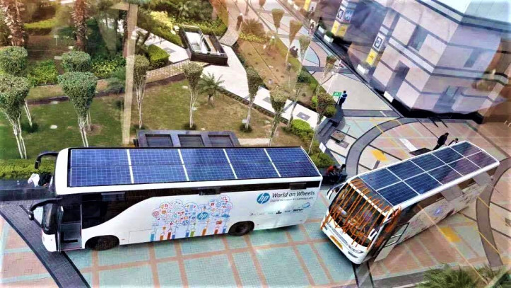 Energía Limpia y Educación: Bus solar lleva internet gratis y eduación a zonas pobres de India