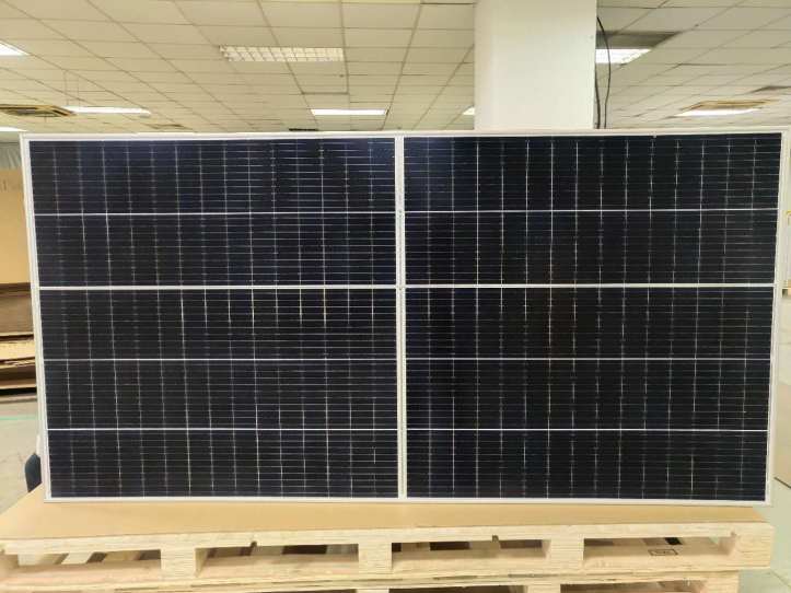 Trina solar: Lanza potente generación de panel bifacial de energía solar Vertex, con 500W y 21 por ciento más eficientes