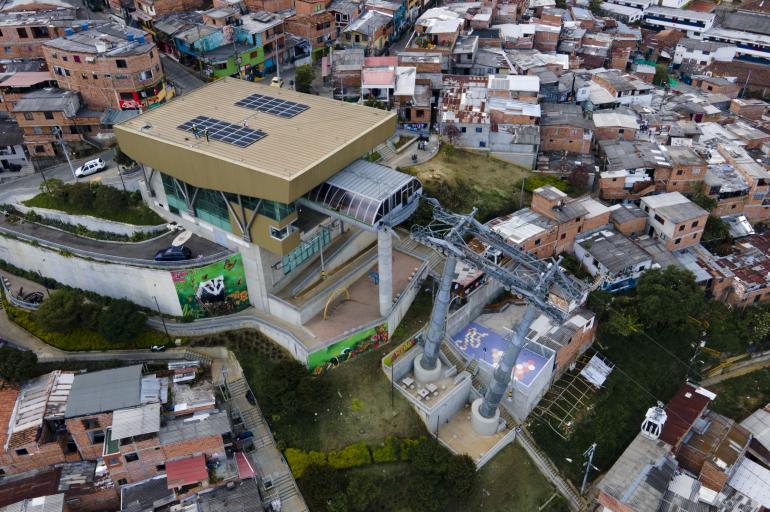 En Medellín instalan paneles solares en las estaciones del Metrocable