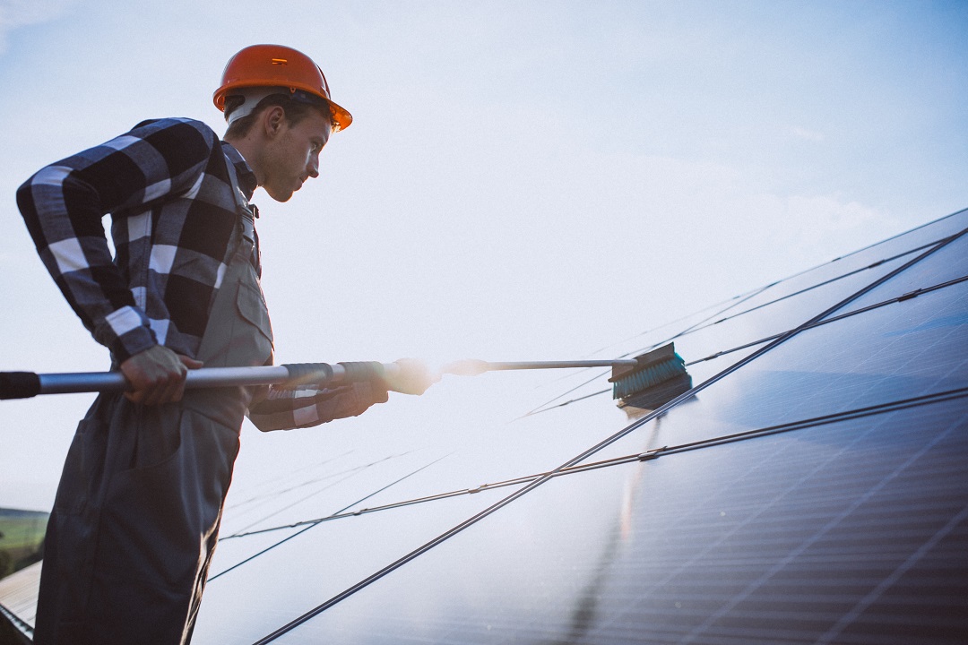 ¿Cada cuanto hacer mantenimiento y como limpiar los paneles solares?