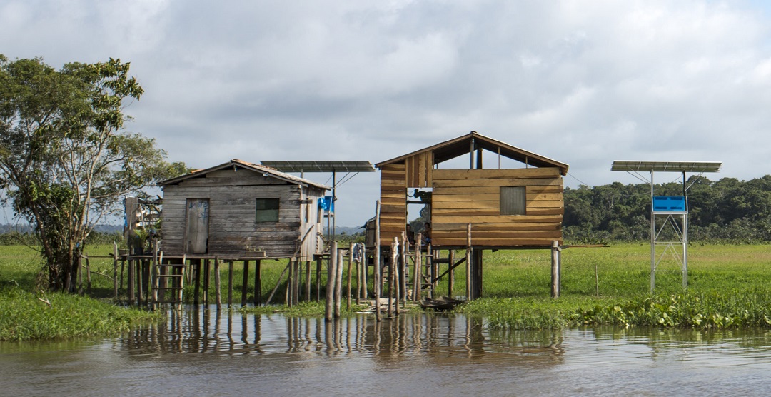 Más de 5.000 personas que viven zonas aisladas de la Amazonía reciben sistemas fotovoltaicos domiciliarios