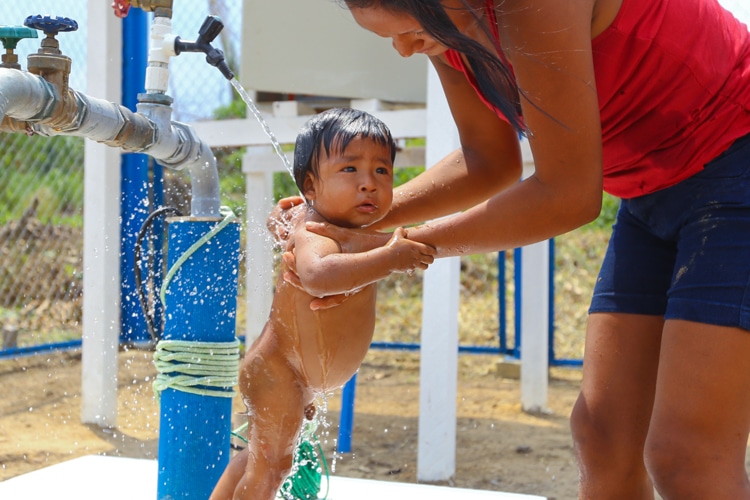 Autoconsumo solar para pozos artesianos que llevan agua potable a comunidades indígenas en Brasil