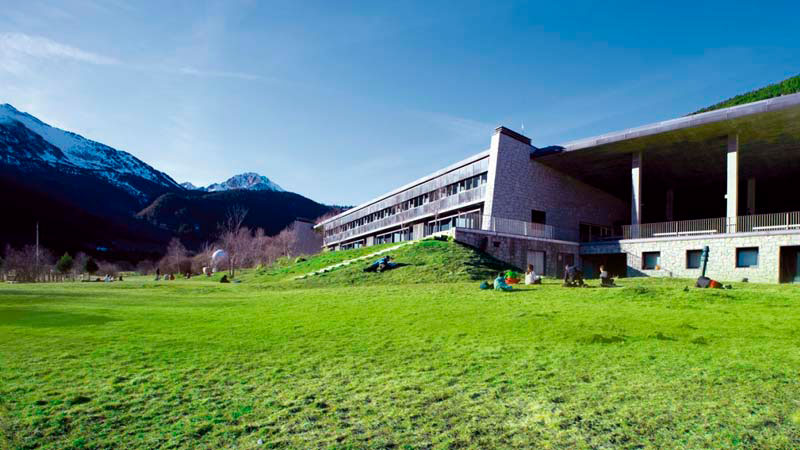 MónNatura Pirineus, un edificio bioclimático y sostenible