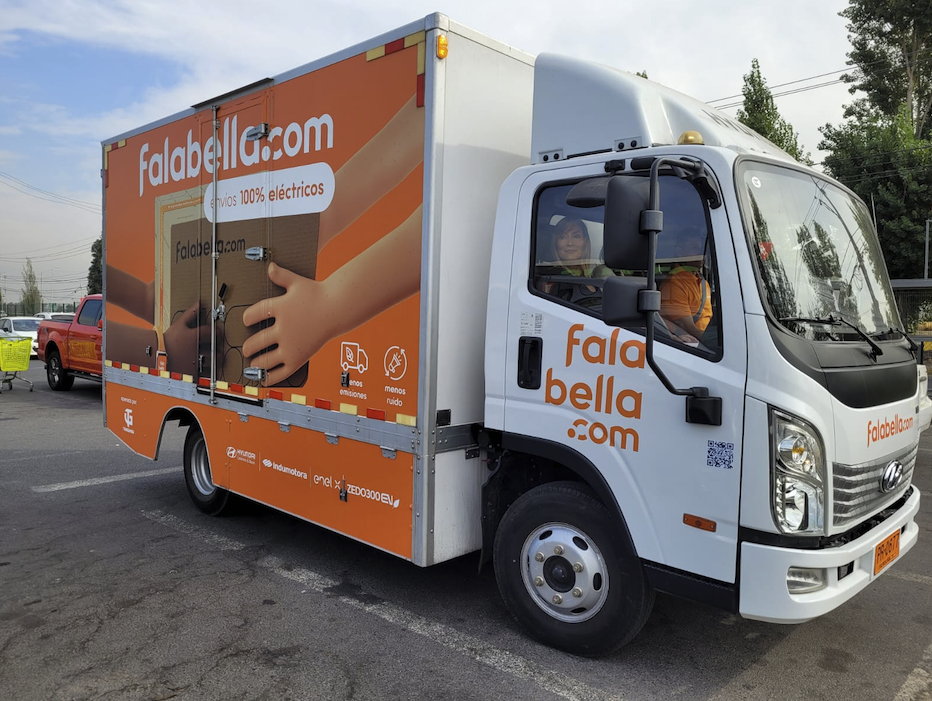Falabella.com estrena el primer camión eléctrico del e-commerce de Chile con autonomía de 300 km