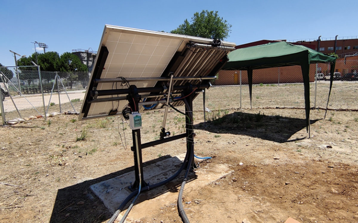 Intercambiador de calor subterráneo para enfriar paneles solares