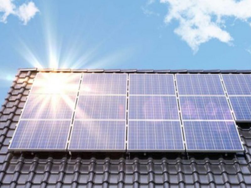 ¿Quieres tener la electricidad casi gratuita durante 19 años? Poner paneles solares en el tejado se amortiza en seis años o menos