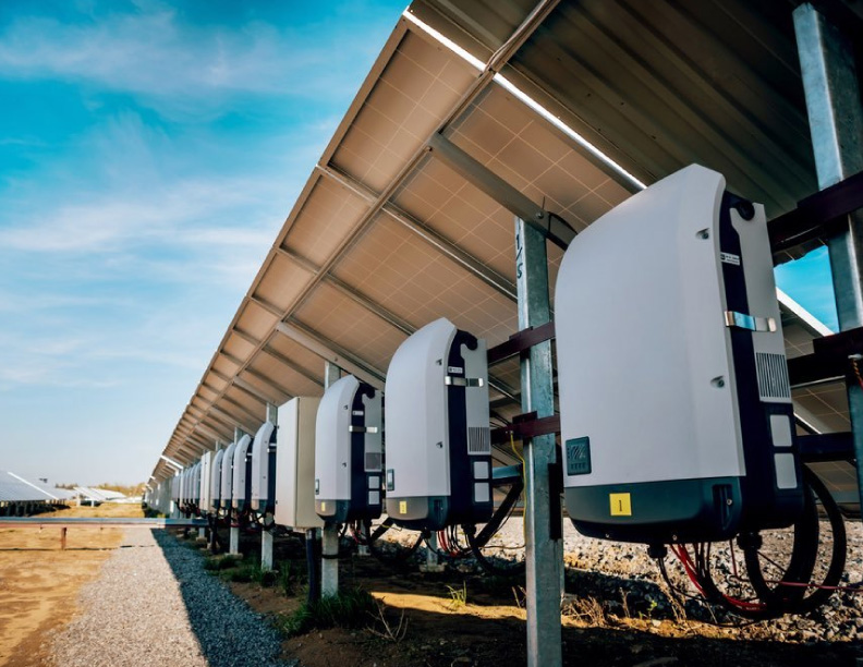 Microinversores vs Inversores Centrales en sistemas solares: diferencias – ¿cual es mejor?