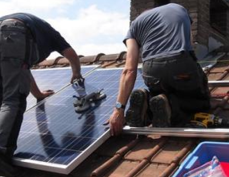 ¿TODOS PODEMOS INSTALAR PANELES SOLARES?