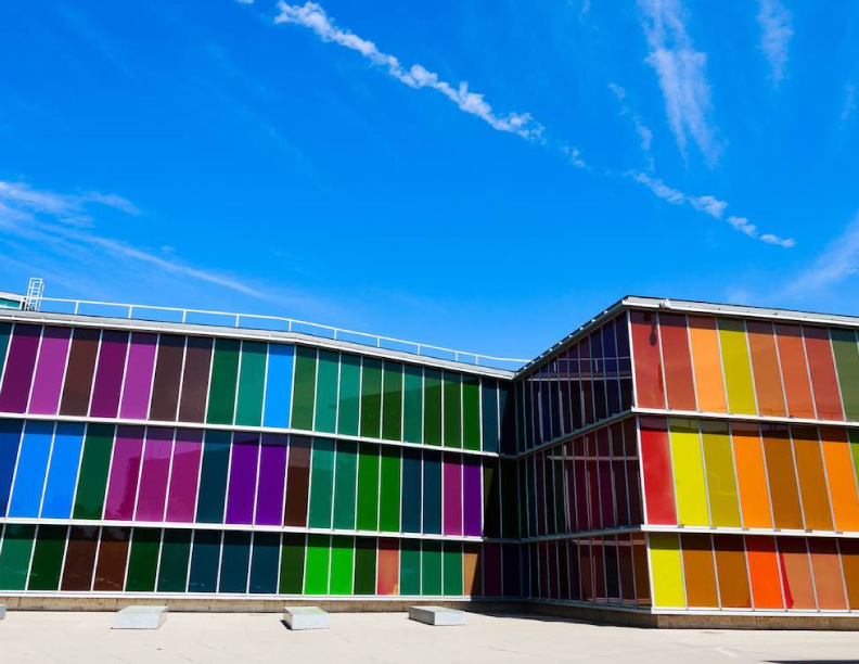 Primera película fina fotovoltaica sobre un sustrato flexible y coloreado en un proceso barato y sin perder eficiencia