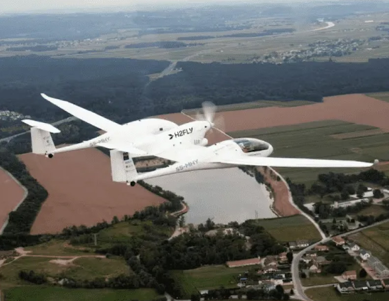 Completan el primer vuelo en un avión eléctrico impulsado por hidrógeno líquido