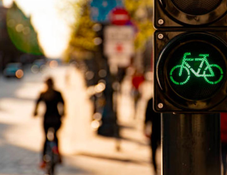 Suiza inaugura primer carril de bicicleta que produce electricidad con energía solar