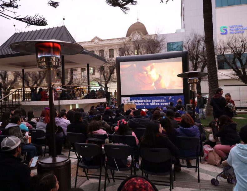 "Cine solar” llega este verano a los barrios de Valparaíso