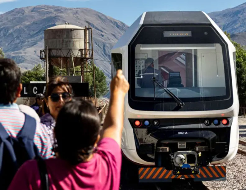 El Tren de la Quebrada, el primer ferrocarril solar con baterías de litio de América Latina, fabricado por una empresa china para Argentina