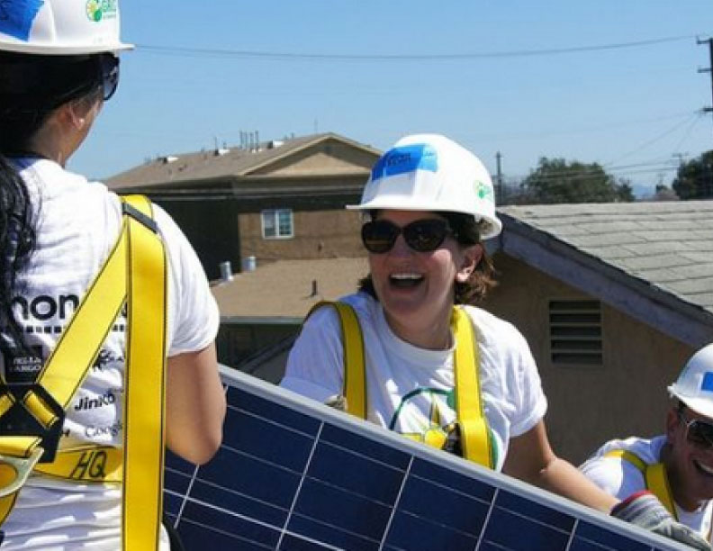 Formación profesional en instalaciones fotovoltaicas para combatir el desempleo femenino