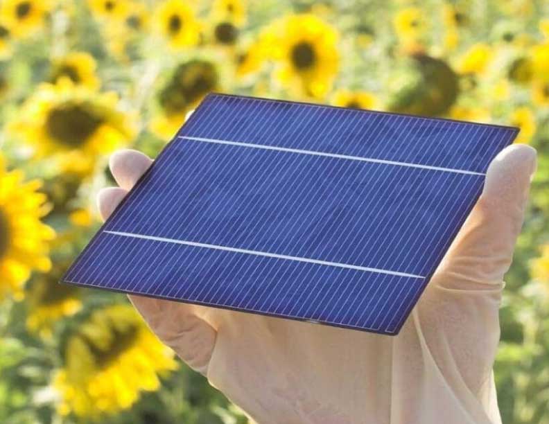 El panel solar -de tinta- que produce energía con tus bombillas: lo puedes tener en casa hoy mismo