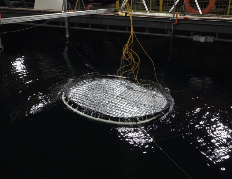 Los efectos de las olas en la fotovoltaica flotante basada en membranas