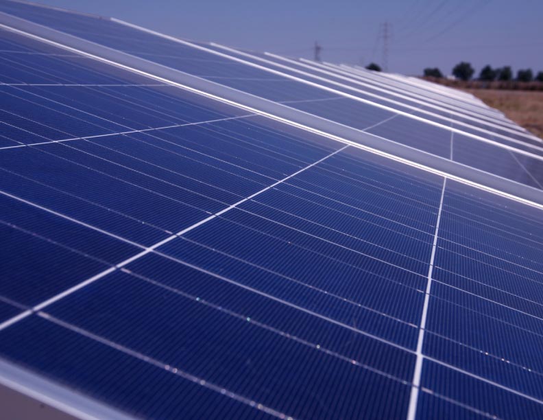 La solar fotovoltaica lidera por primera vez el mix de generación español