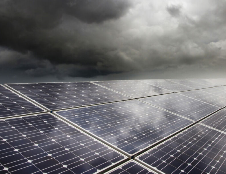 Sí, aunque rinden menos, las placas solares también funcionan en los días nublados